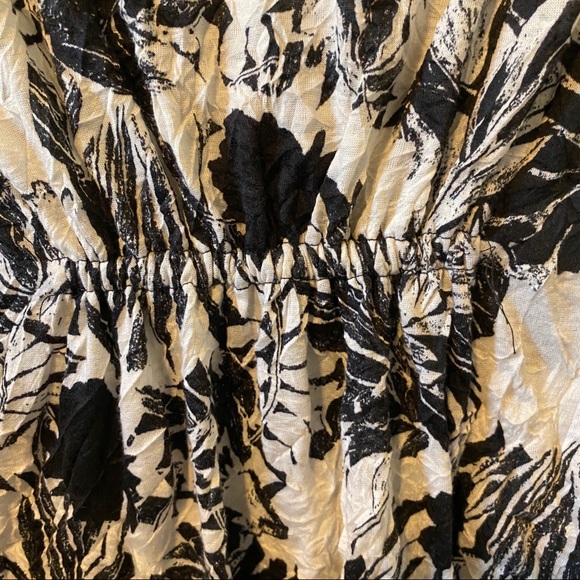 Cinched V-Neck Crinkled Top - Picture 5 of 5